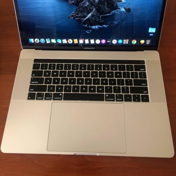 Apple - MacBook Pro 15in - Picture 2 of 3